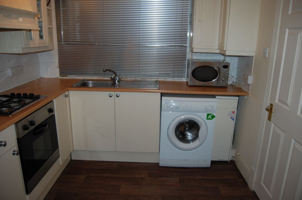 Property photo 2 of 7 Kitchen