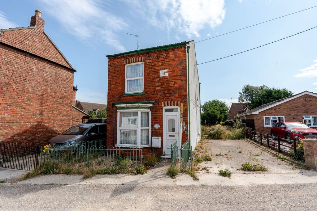 Property photo 1 of 12