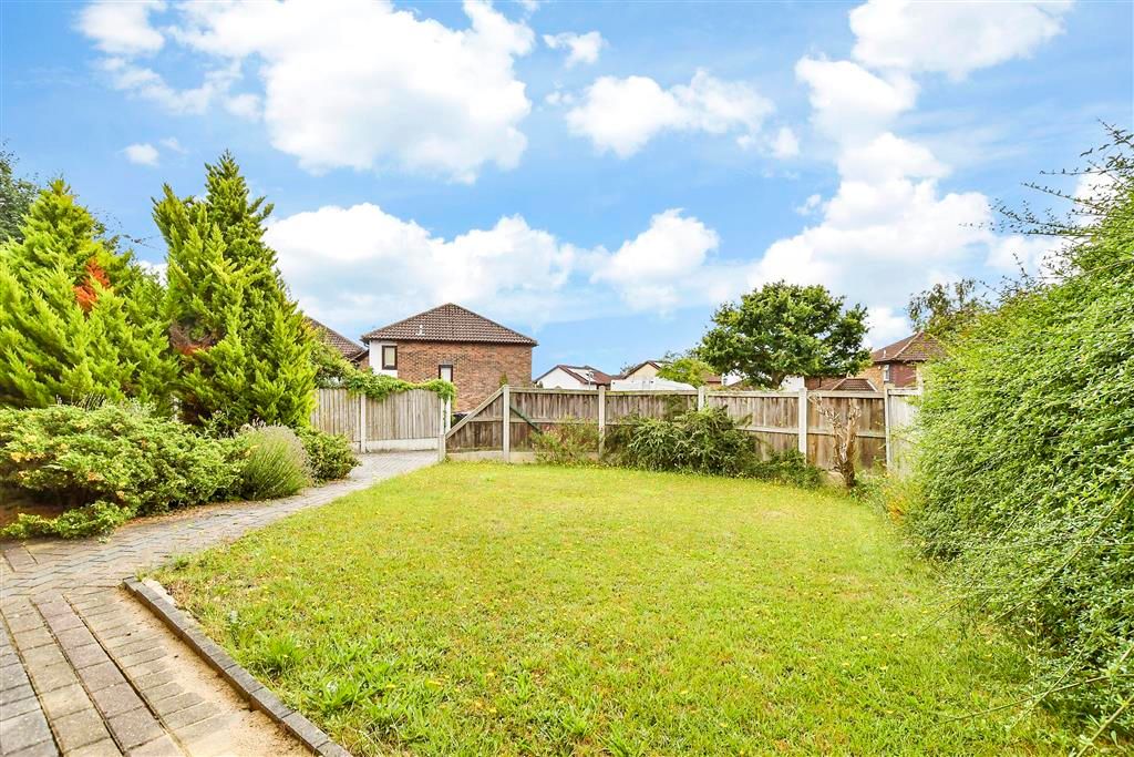 Property photo 1 of 7 Front Garden