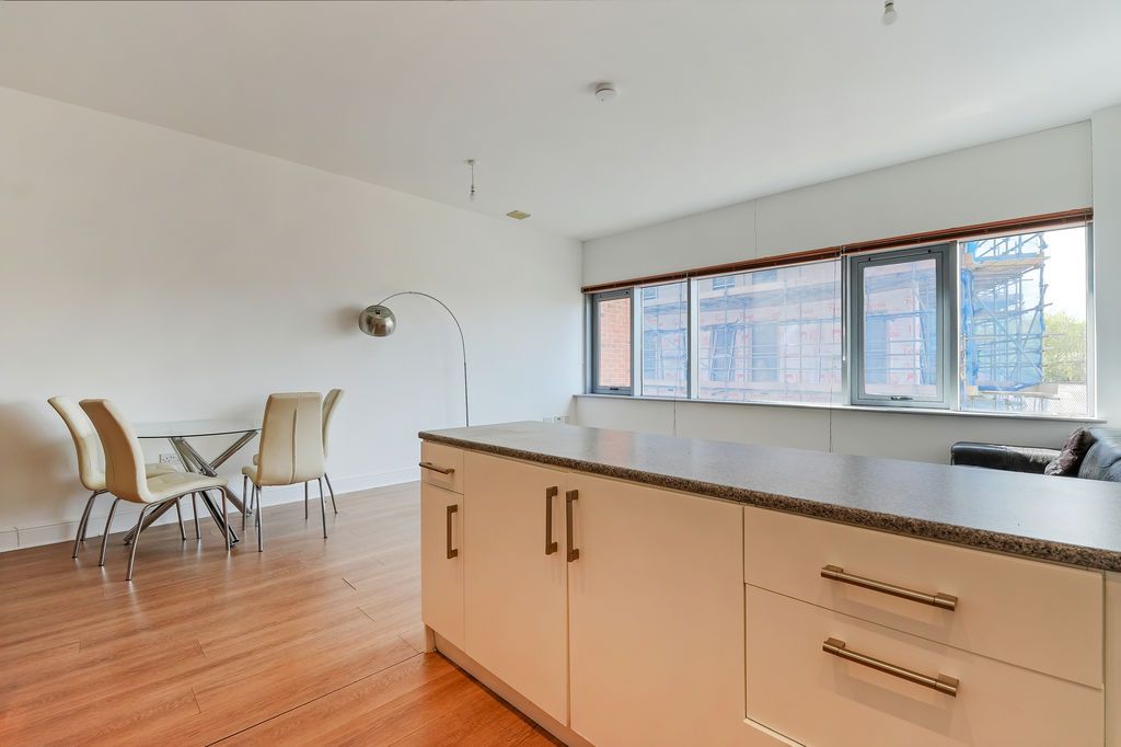 Property photo 3 of 17 Kitchen