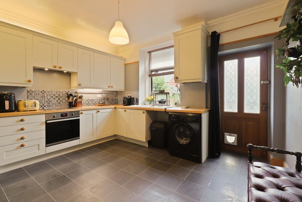 Property photo 3 of 30 Kitchen