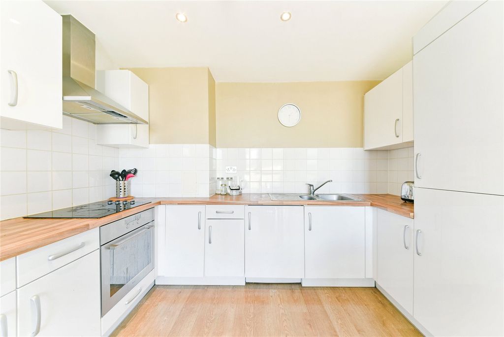 Property photo 2 of 12 Kitchen