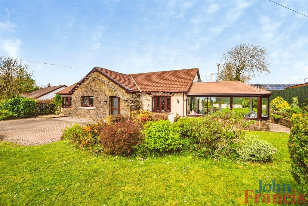 3 bed detached house for saleThornberry Gardens, Ludchurch, Narberth, Pembrokeshire SA67