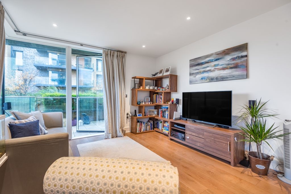 Property photo 3 of 22 653715 (2)