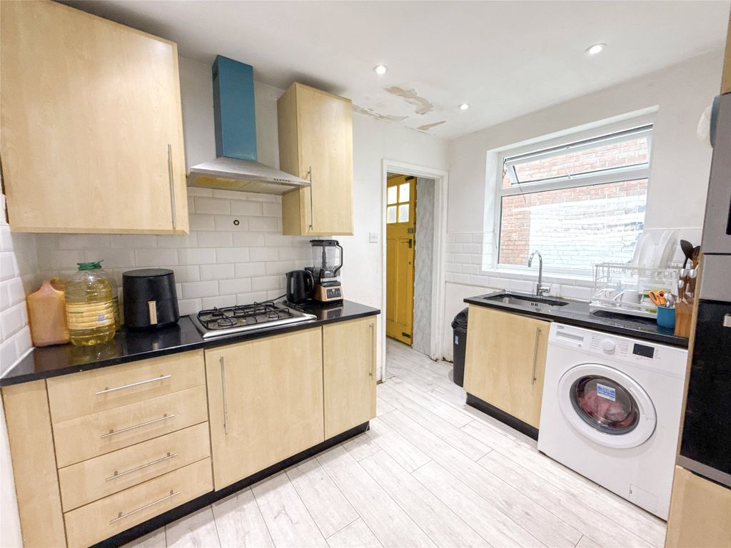 Property photo 3 of 16 Kitchen