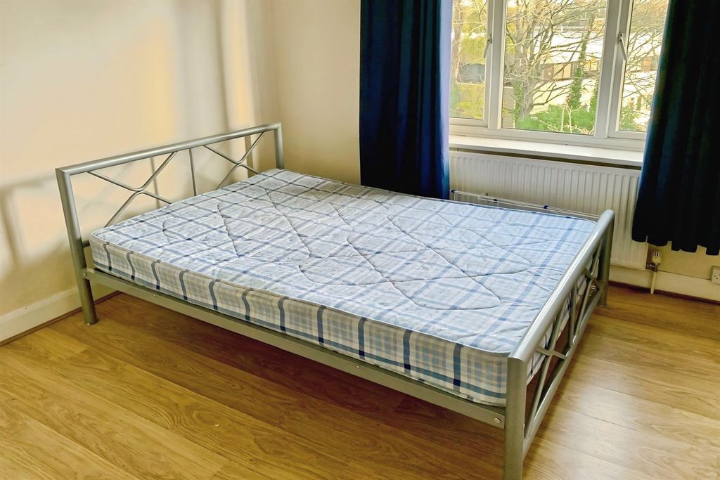 Property photo 2 of 7 (Thumbnail)