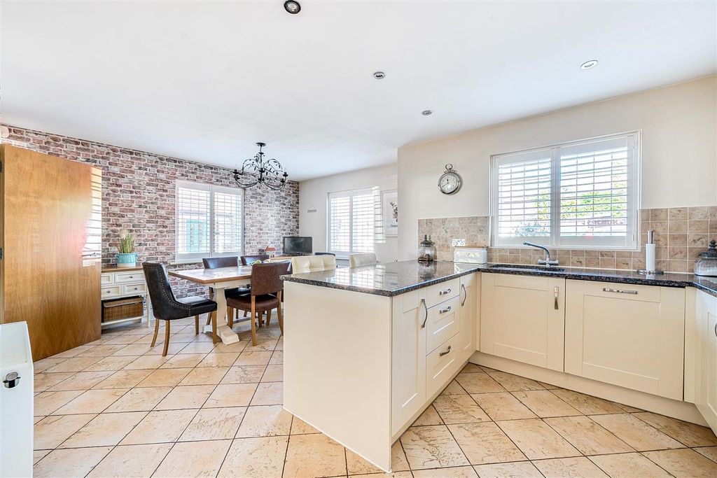 Property photo 2 of 25 1362093-8-68E3A61E3d3ce.Jpg