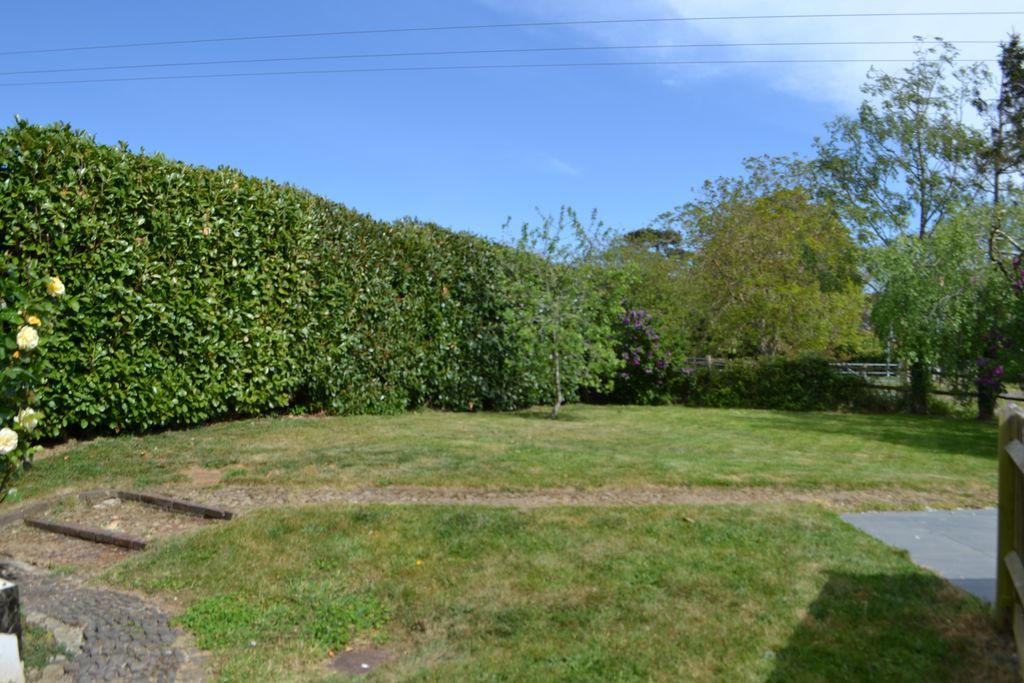 Property photo 3 of 11 Garden