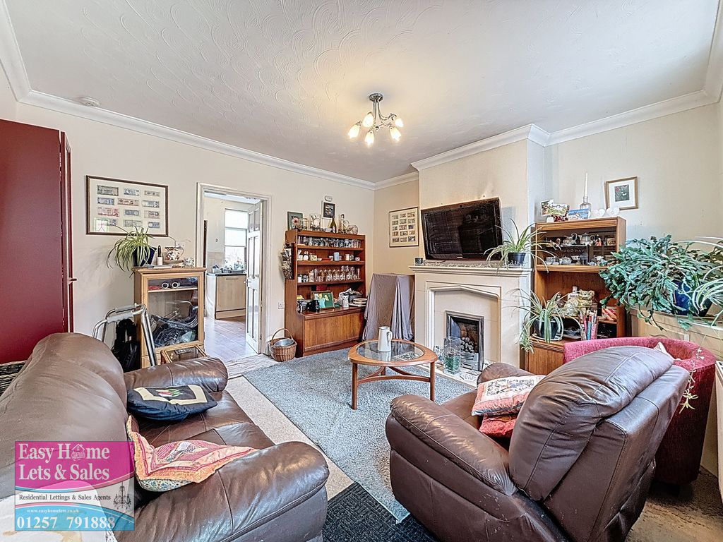 Property photo 3 of 10 Living Room