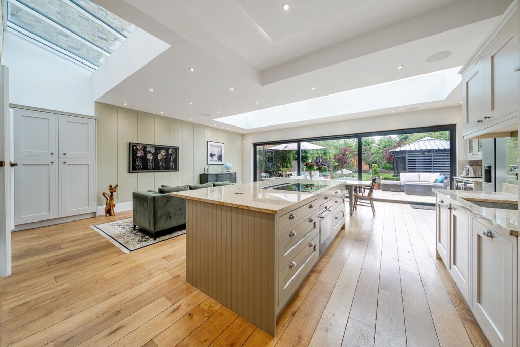 Property photo 2 of 35 1470714-10-6A281A...