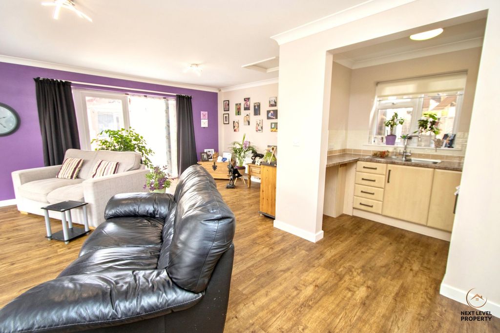 Property photo 3 of 36