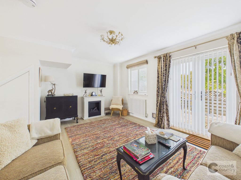 Property photo 2 of 31