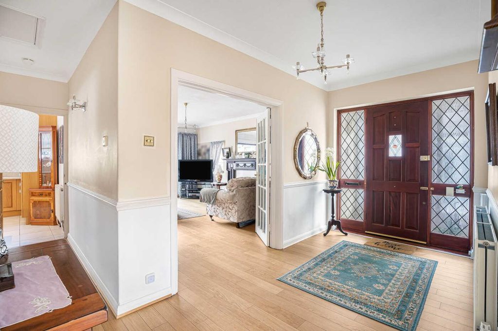Property photo 2 of 18 Entrance Hall