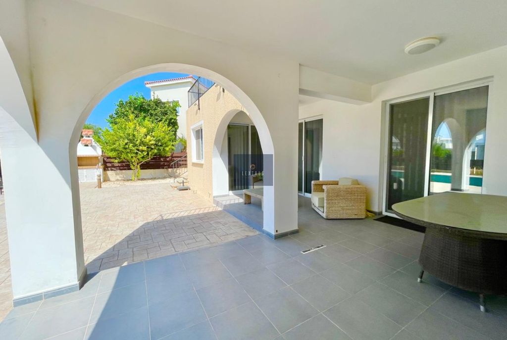 Property photo 3 of 25