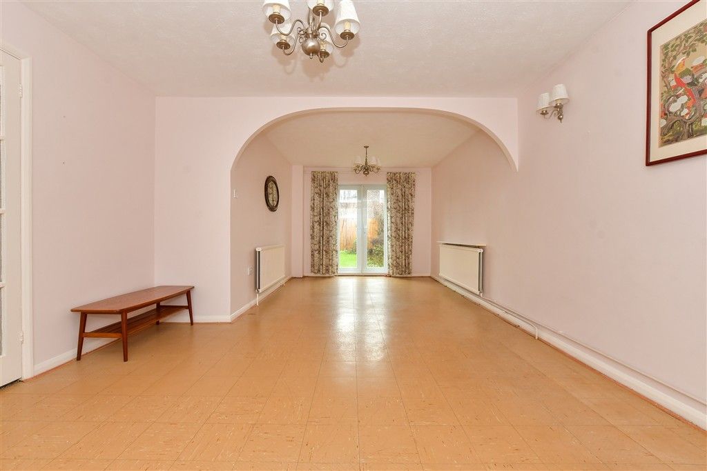 Property photo 3 of 15 Lounge