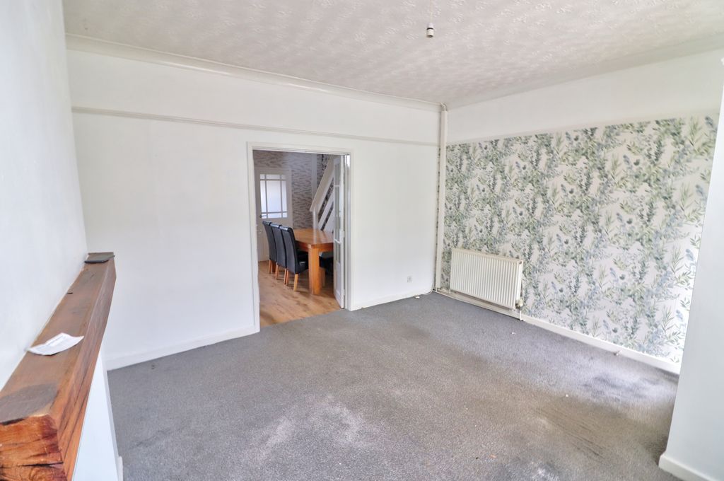 Property photo 2 of 14 Lounge