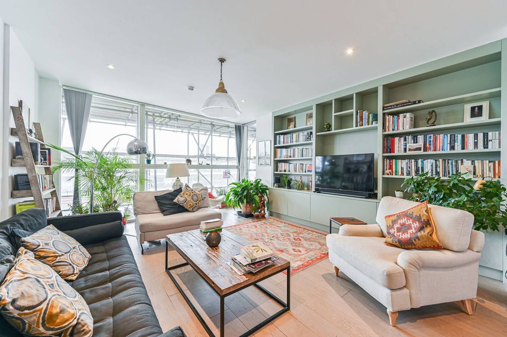 Property photo 2 of 22