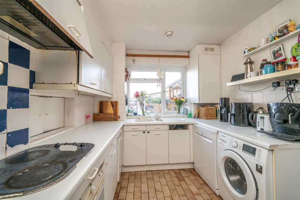 Property photo 3 of 14 Kitchen