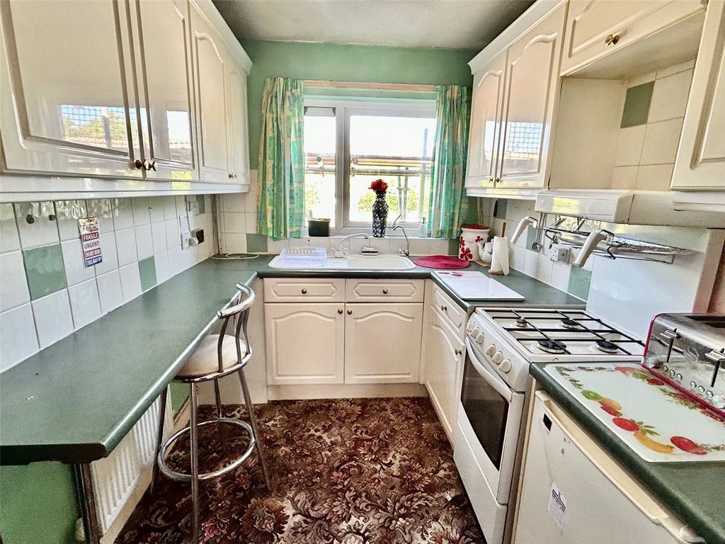 Property photo 3 of 10 Kitchen