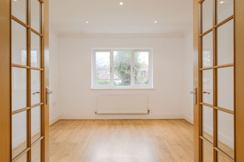 Property photo 3 of 16 Dining Room