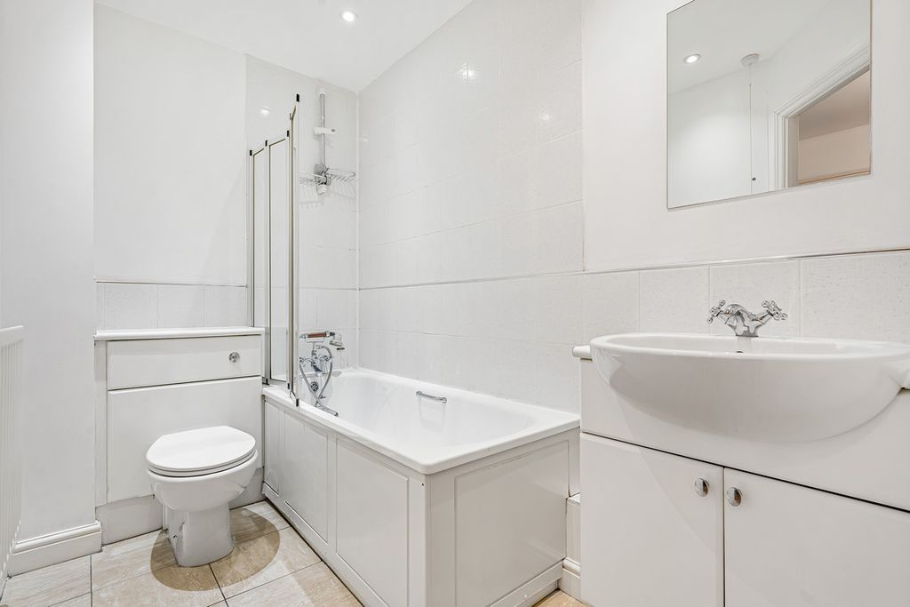 Additional image 4 of 2 bed flat for saleBuckingham Road, Bicester OX26