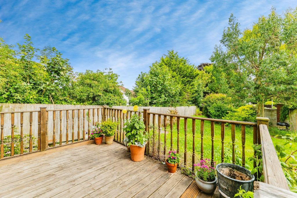 Property photo 3 of 25 Decking