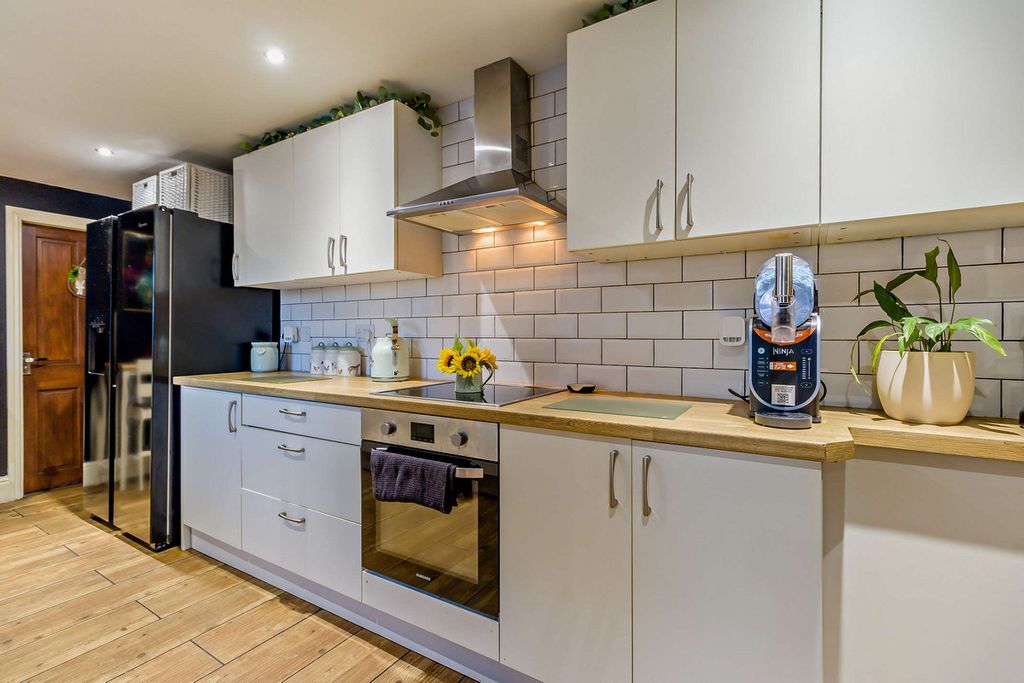 Property photo 3 of 26