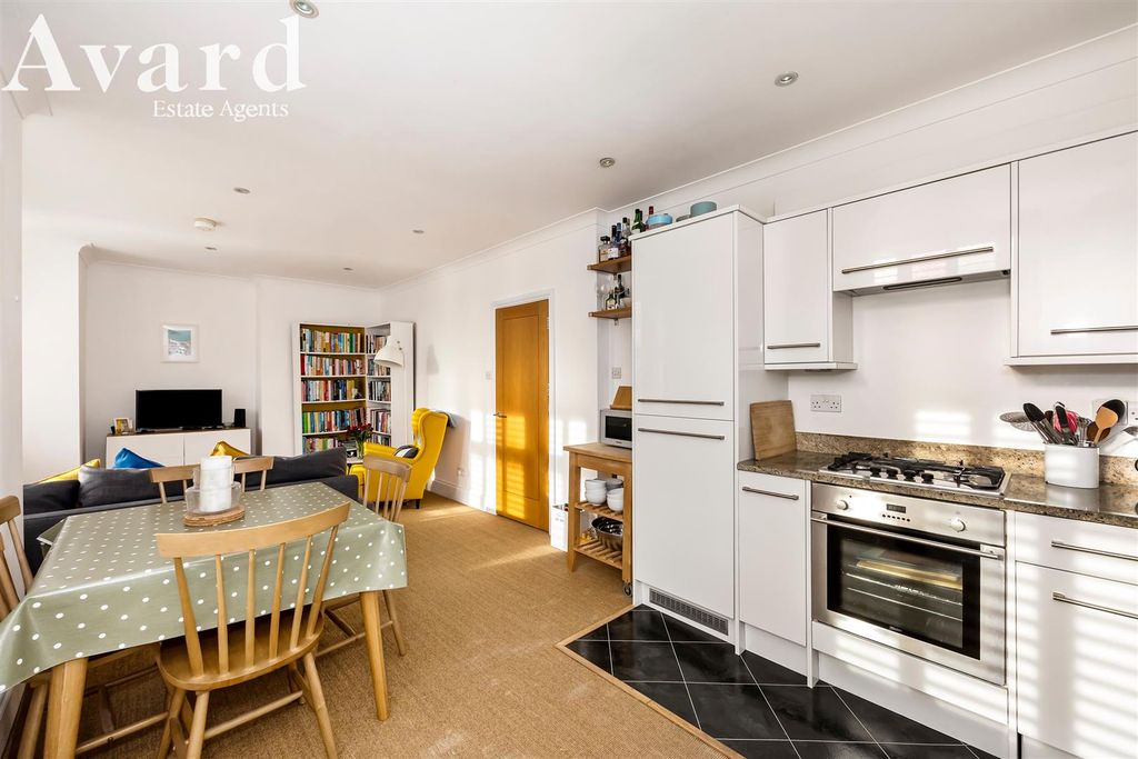 Property photo 3 of 23 Florence Road 11, Flat 2-002.Jpg