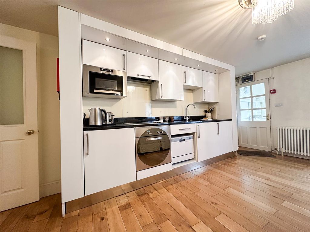 Property photo 3 of 8 Kitchen