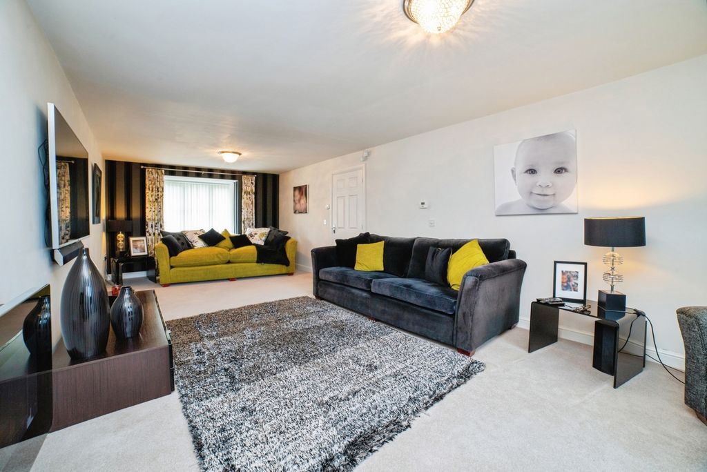 Property photo 3 of 33 Photo