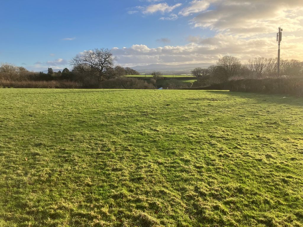 Property photo 2 of 7