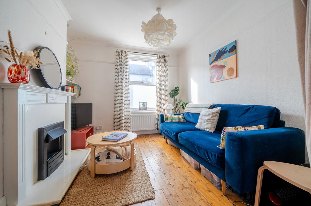 Property photo 2 of 12 1525040-7-1A0d296...