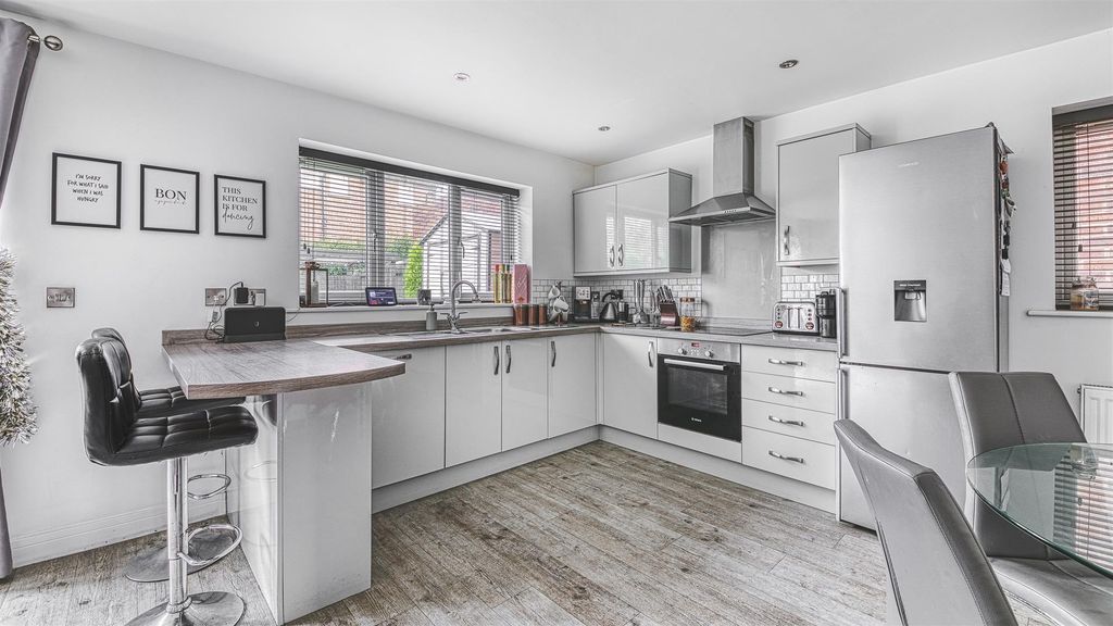 Property photo 2 of 29