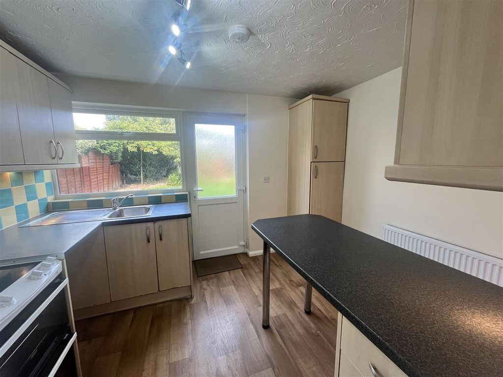Property photo 2 of 11 Kitchen