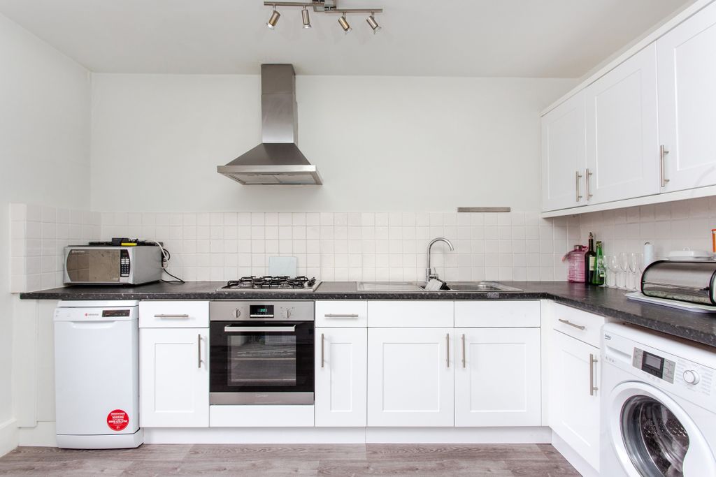 Property photo 1 of 7 Kitchen