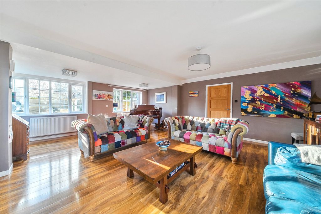 Property photo 2 of 16 Sitting Room