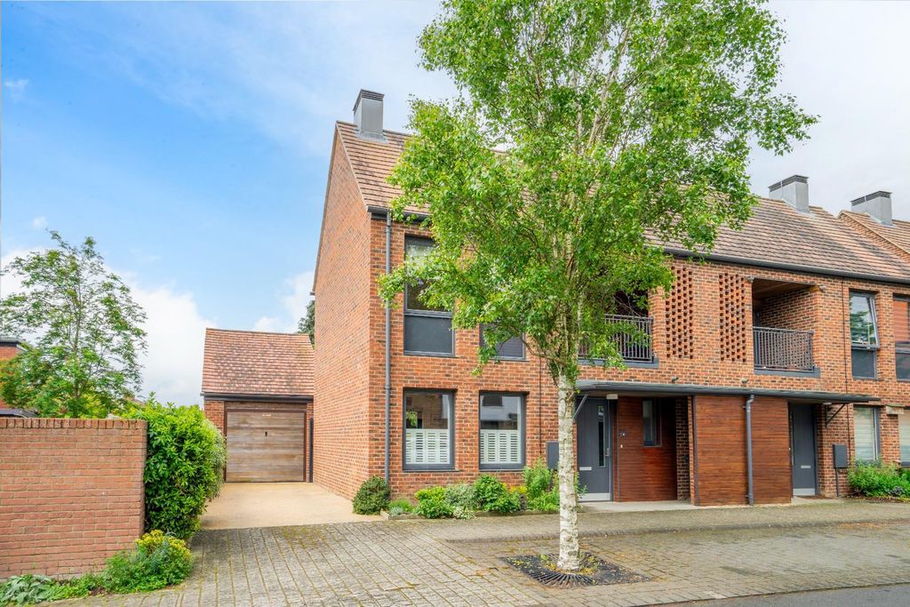 Property photo 1 of 19 Front (Exterior)