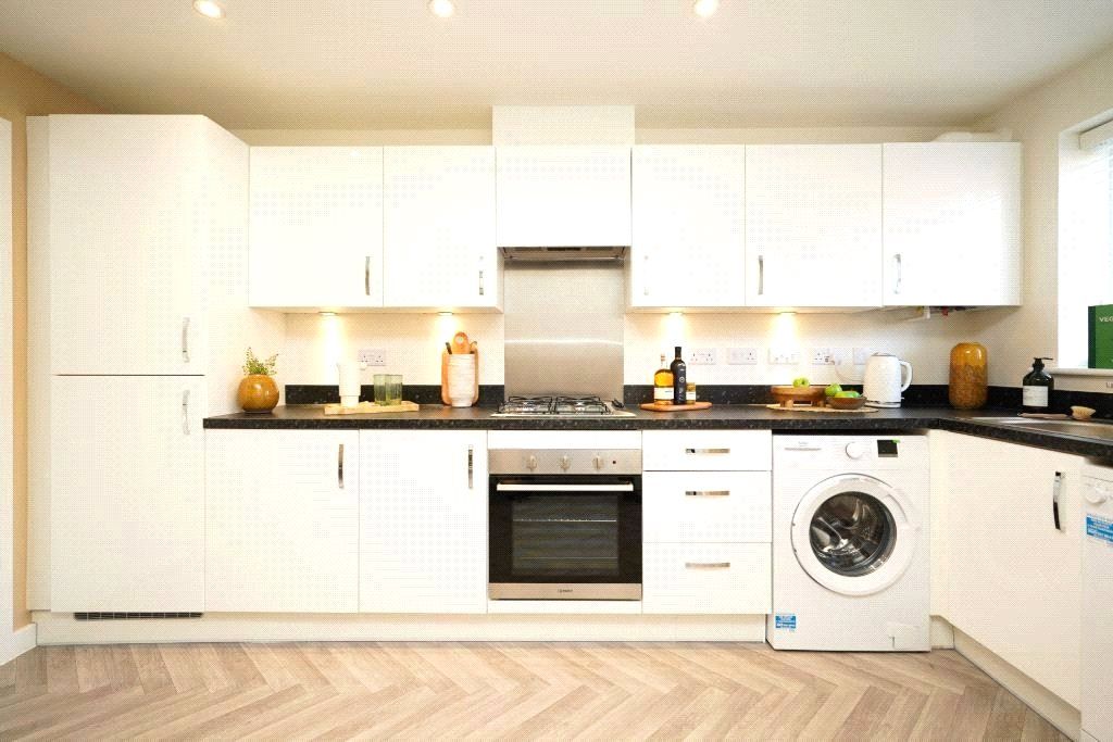 Property photo 3 of 7 Dining Kitchen