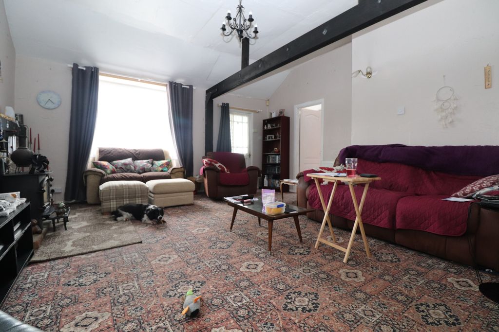 Property photo 3 of 8