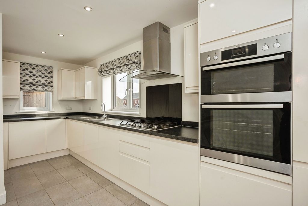 Property photo 2 of 19 Pbox-Img.Jpg