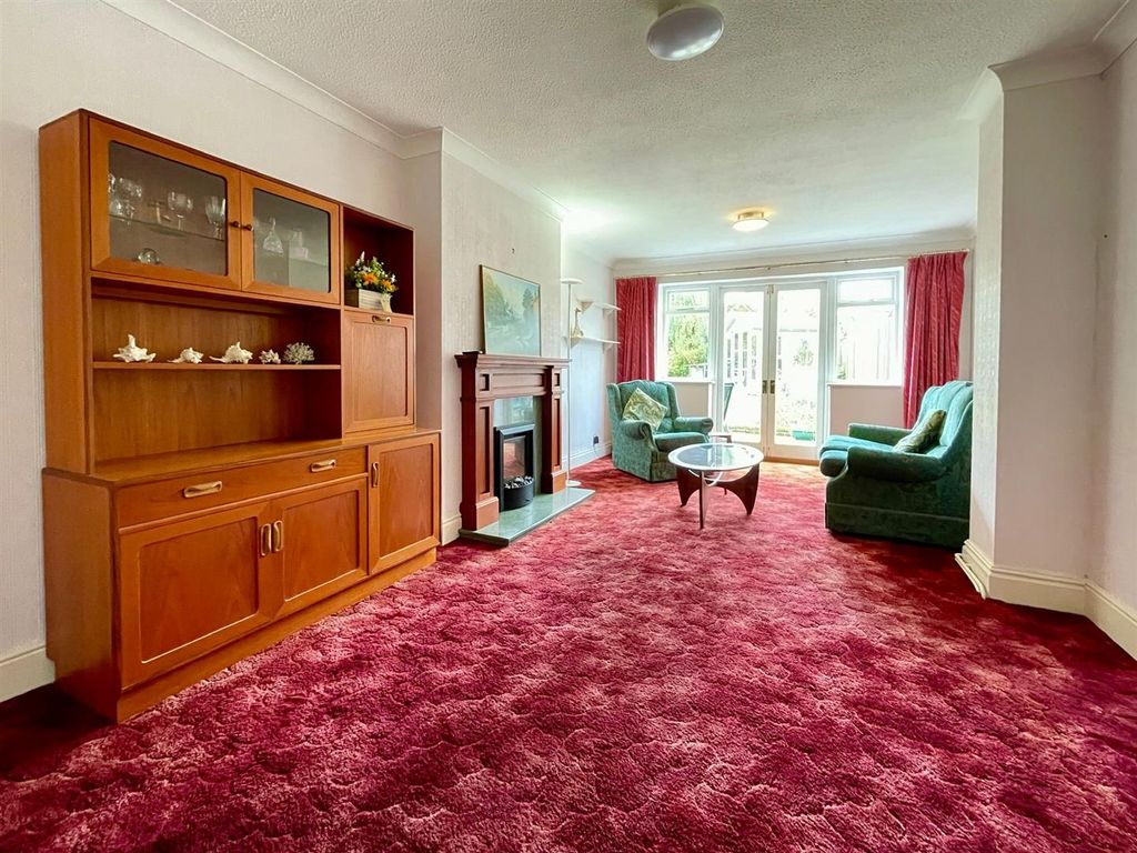 Property photo 3 of 11 Lounge.Jpg