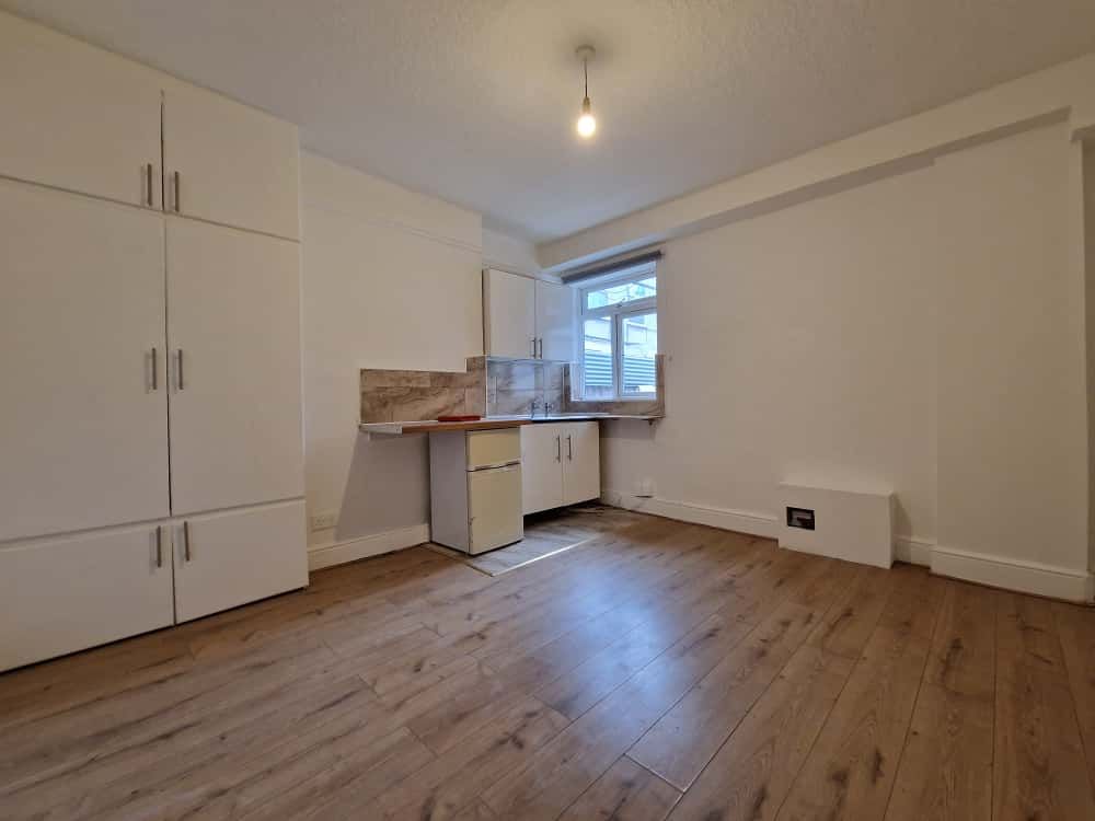 Property photo 1 of 7 Room