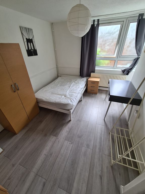 Property photo 2 of 12 Room 1- £750 Available 01/02/2026