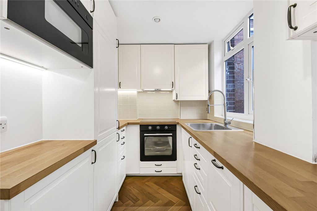 Property photo 3 of 15 Kitchen