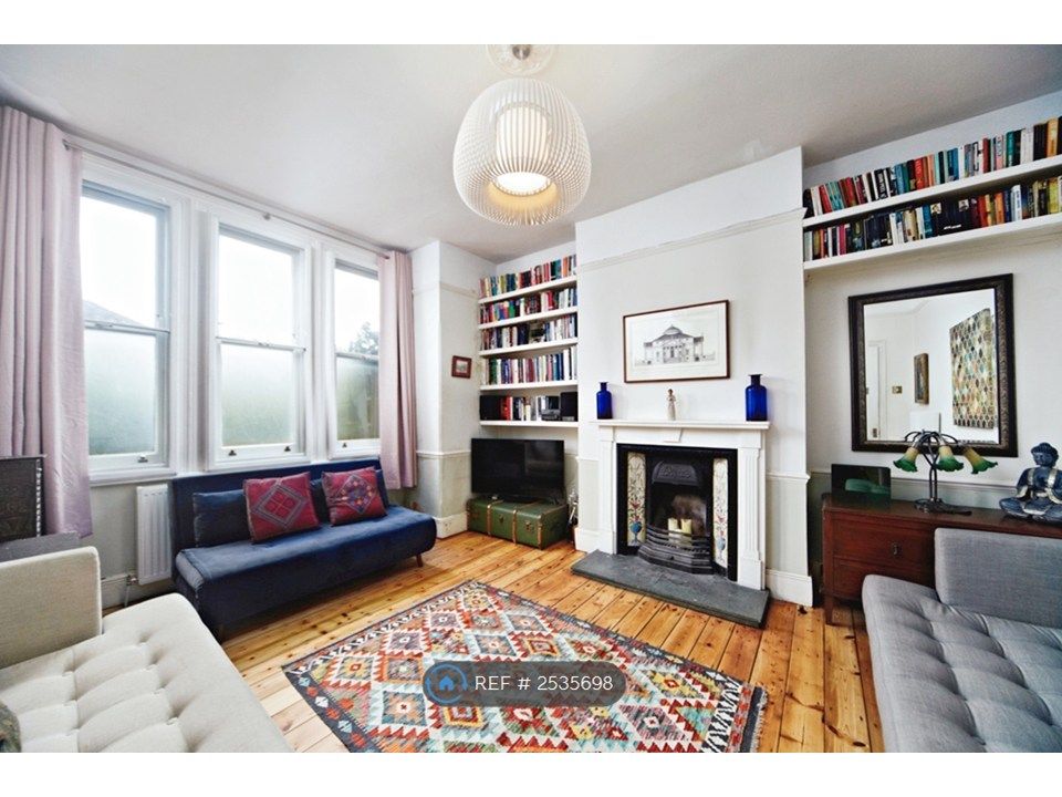 Property photo 1 of 10 Living Room