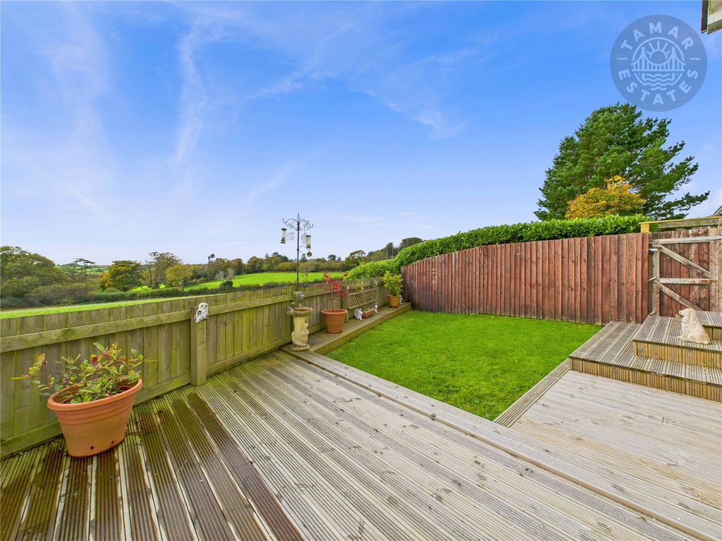 Property photo 3 of 23 Terrace