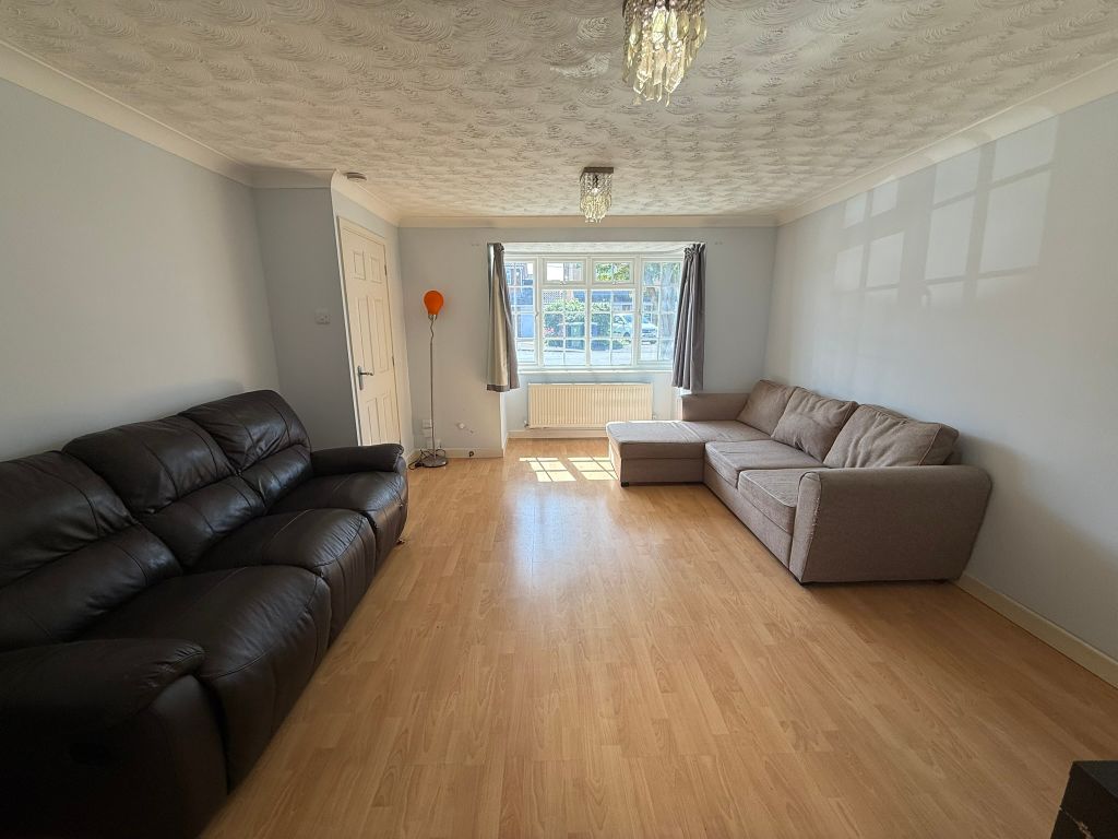 Property photo 3 of 18 Living Room