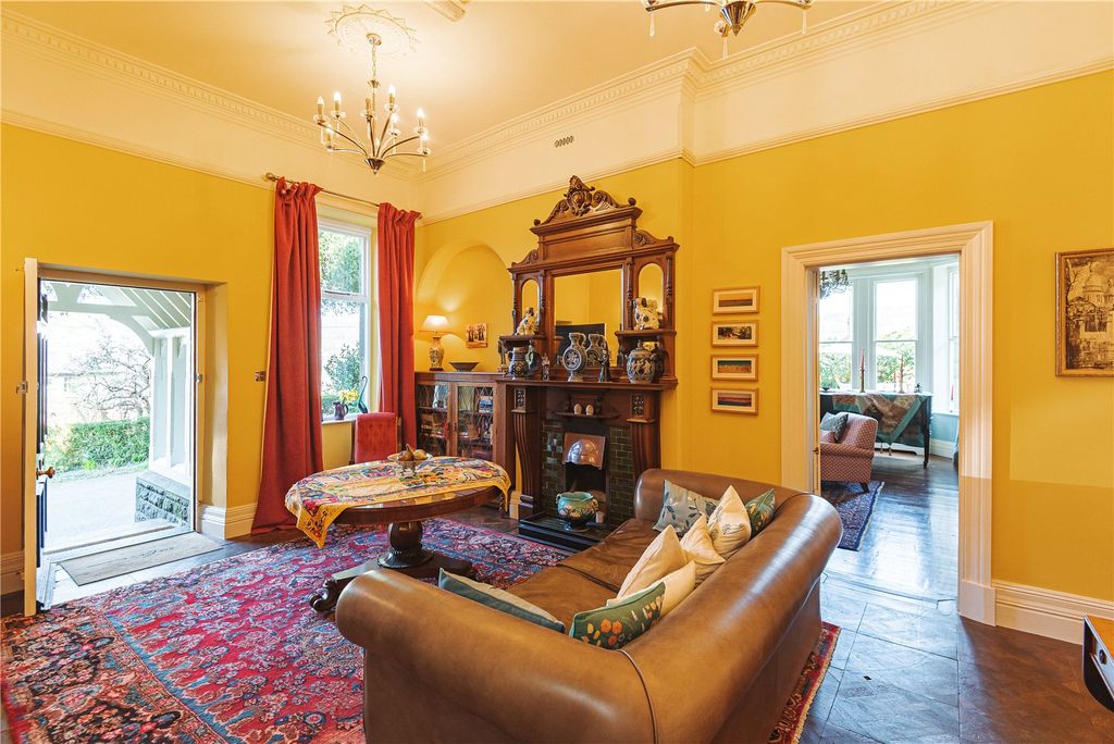 Property photo 3 of 64 Picture No. 05