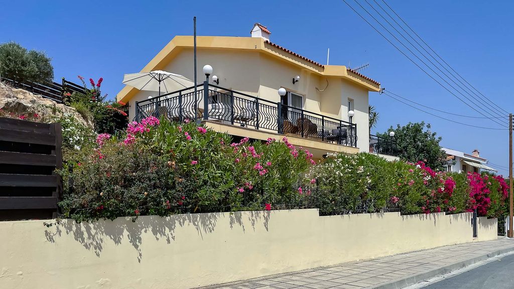 Property photo 1 of 37