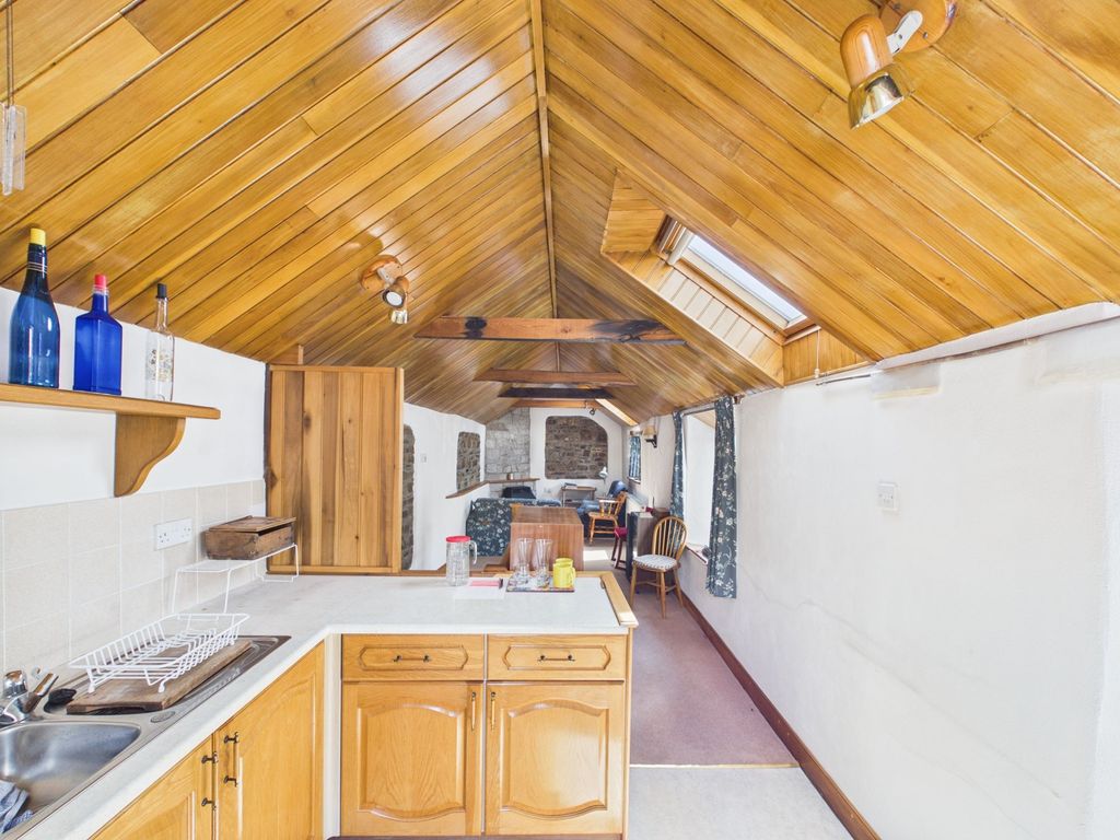Property photo 3 of 17 Kitchen Area